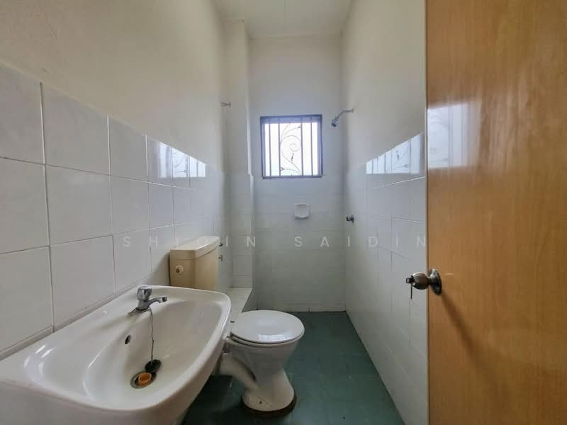Cluster House for Sale in Bandar Tasik Puteri (Rawang) - Shiqin Saidin - Bathroom - PropertyGuru.com.my