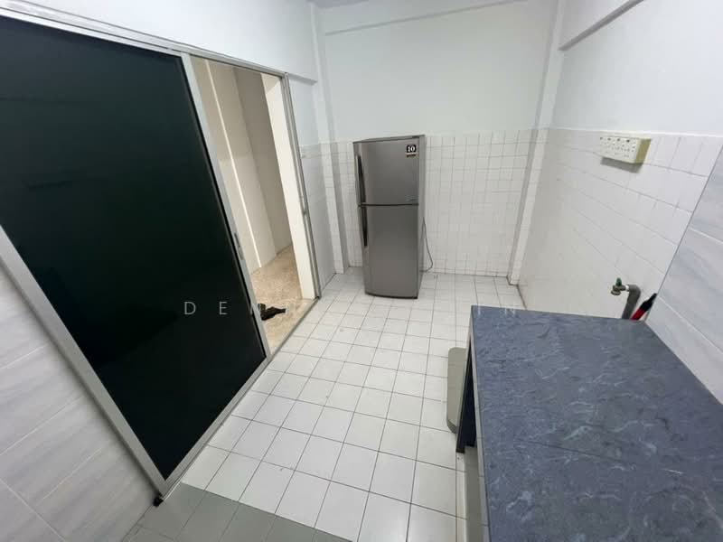 Pangsapuri untuk Disewa di Mutiara Court - Dennix Chin - Kitchen - PropertyGuru.com.my