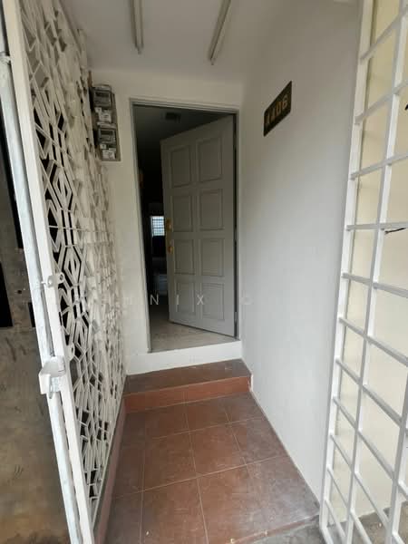 Pangsapuri untuk Disewa di Mutiara Court - Dennix Chin - Entrance - PropertyGuru.com.my