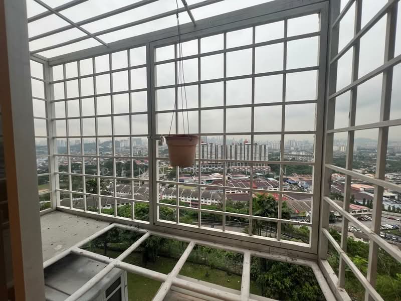 Pangsapuri untuk Disewa di Mutiara Court - Dennix Chin - Balcony - PropertyGuru.com.my