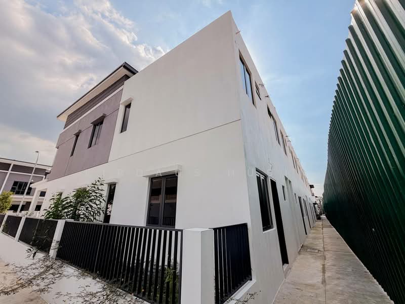 Rumah Teres untuk Dijual di Klang (Selangor) - Firdaus Husin - Exterior - PropertyGuru.com.my