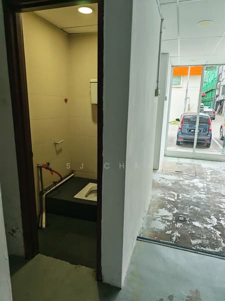 Shop / Office for Rent in Pusat Perdagangan Danga Utama (Johor Bahru) - SJ CHAN - Bathroom - PropertyGuru.com.my