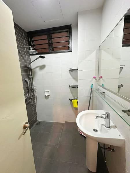 Servis Apartment untuk Disewa di Palazio - Daphne Lee - Bathroom - PropertyGuru.com.my