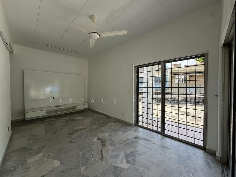 1-storey Terraced House for Sale in Bandar Sri Damansara (Selangor) - Firdaus Husin - Living Room - PropertyGuru.com.my
