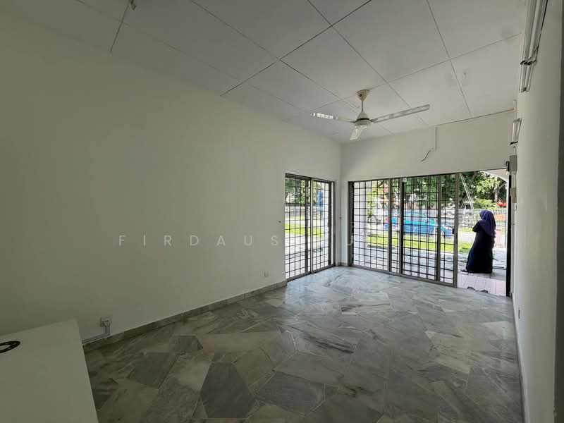 1-storey Terraced House for Sale in Bandar Sri Damansara (Selangor) - Firdaus Husin - Living Room - PropertyGuru.com.my