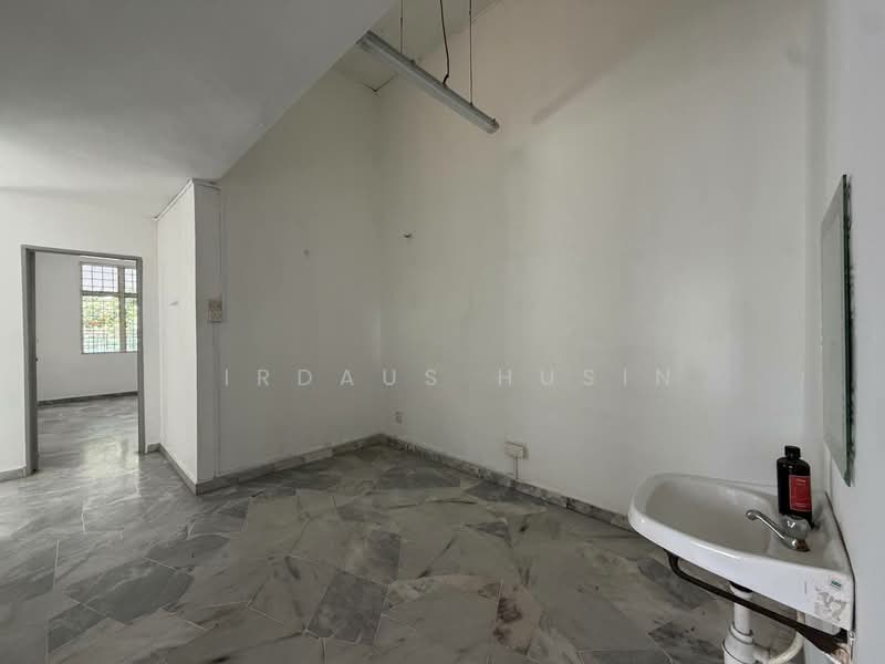 1-storey Terraced House for Sale in Bandar Sri Damansara (Selangor) - Firdaus Husin - Interior - PropertyGuru.com.my