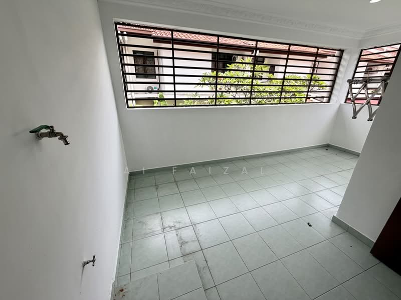 Rumah Teres 2 Tingkat untuk Dijual di Alam Sari (Bangi) - Ai Faizal - Balcony - PropertyGuru.com.my