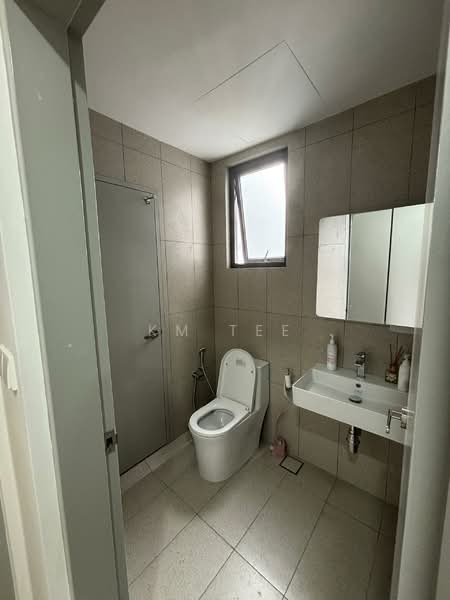 Servis Apartment untuk Disewa di Alira @ Metropark Subang - KM Tee - Bathroom - PropertyGuru.com.my