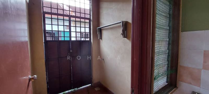 Rumah Teres 1 Tingkat untuk Dijual di Bukit Raja (Selangor) - Rohaya . - Ruang Cucian - PropertyGuru.com.my