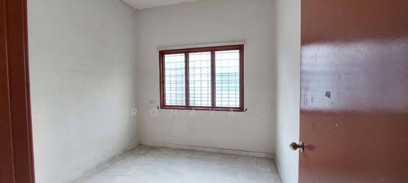 Rumah Teres 1 Tingkat untuk Dijual di Bukit Raja (Selangor) - Rohaya . - Bilik Tidur 3 - PropertyGuru.com.my