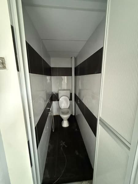 Shop for Sale in Taman Tasek (Johor Bahru) - Chris Liew - Bathroom - PropertyGuru.com.my