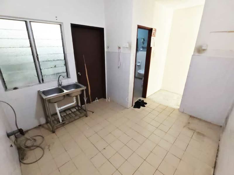 2-storey Terraced House for Sale in Saujana Puchong (Puchong) - Evan Goh - Kitchen - PropertyGuru.com.my