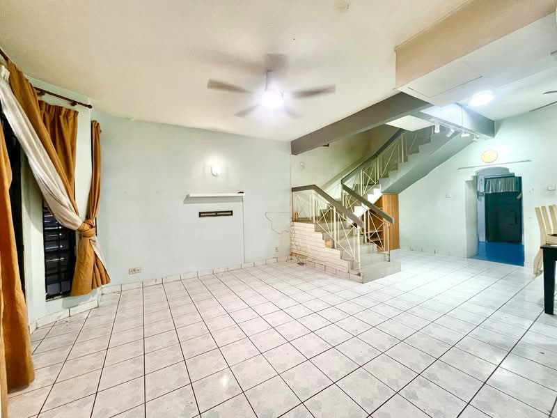 Rumah Teres 2 Tingkat untuk Dijual di Bandar Baru Bangi (Selangor) - Mahirah . - Living Room - PropertyGuru.com.my