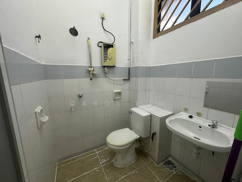 2-storey Terraced House for Sale in Bandar Baru Permas Jaya (Permas Jaya) - Carol Low - Bathroom - PropertyGuru.com.my