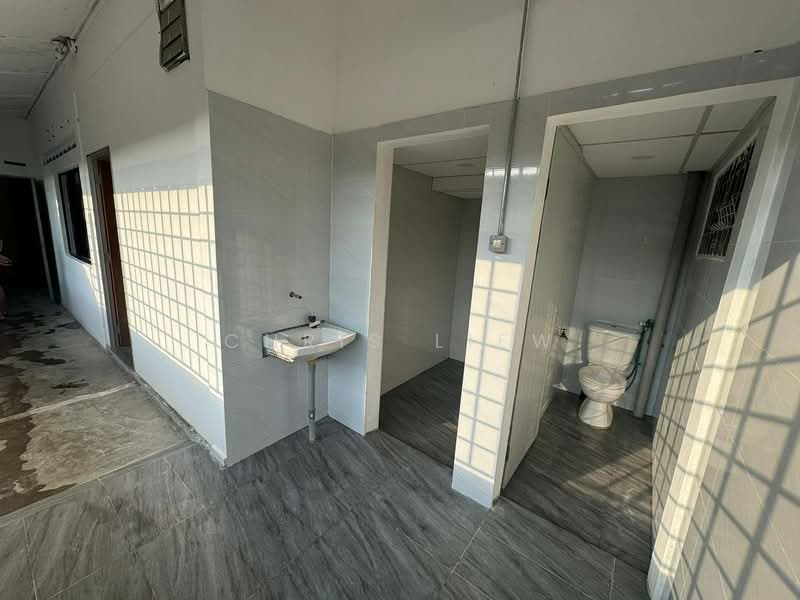 Shop for Sale in Taman Tasek (Johor Bahru) - Chris Liew - Bathroom - PropertyGuru.com.my