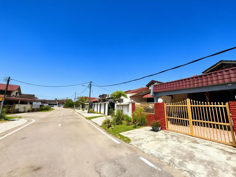 Rumah Teres 1 Tingkat untuk Dijual di Taman Daya (Johor Bahru) - Hong . - Exterior - PropertyGuru.com.my