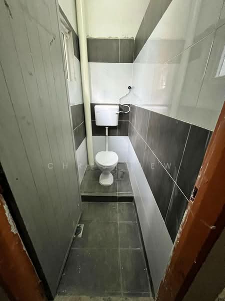 Shop for Sale in Taman Tasek (Johor Bahru) - Chris Liew - Bathroom - PropertyGuru.com.my