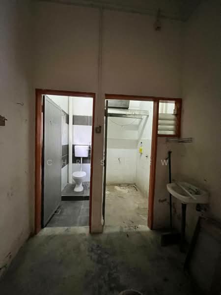 Shop for Sale in Taman Tasek (Johor Bahru) - Chris Liew - Bathroom - PropertyGuru.com.my