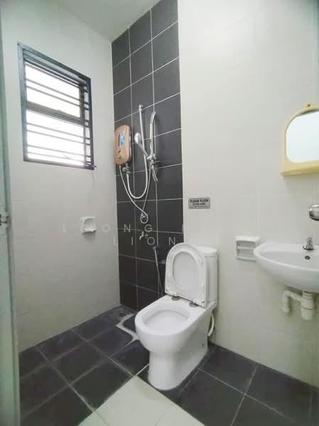 2-storey Terraced House for Sale in Bandar Dato Onn (Tebrau) - Loong Hing Liong - Bathroom - PropertyGuru.com.my
