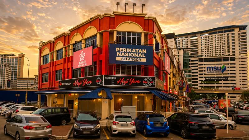 Untuk Dijual - Corner Seksyen 13 @ Shah Alam for Sale | High Traffic and Visibility