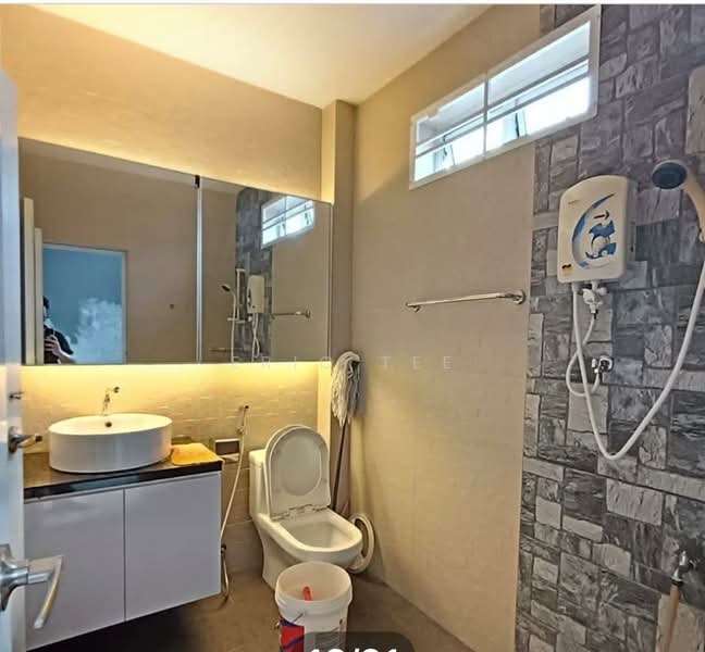 2-storey Terraced House for Sale in Taman Pelangi Indah (Ulu Tiram) - Eric Tee - Bathroom - PropertyGuru.com.my