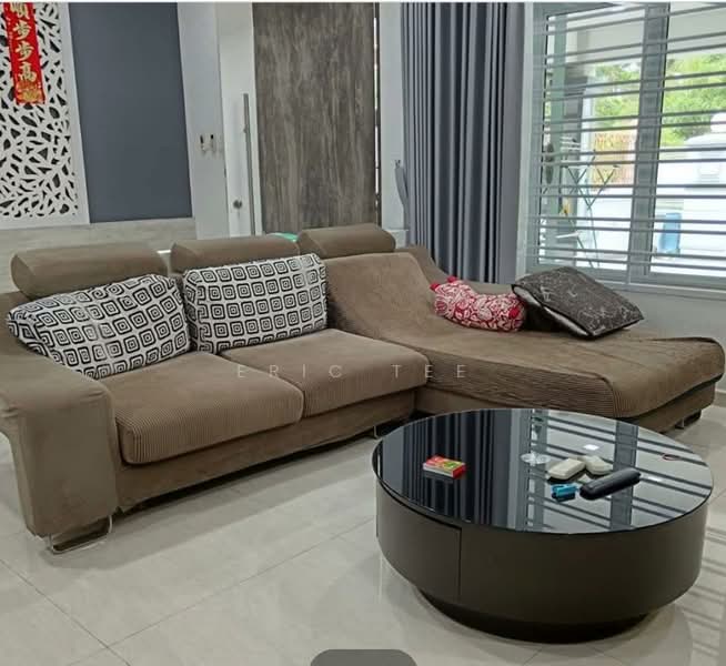 2-storey Terraced House for Sale in Taman Pelangi Indah (Ulu Tiram) - Eric Tee - Living Room - PropertyGuru.com.my
