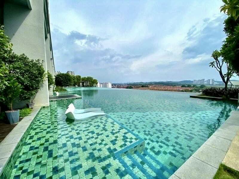 Servis Apartment untuk Dijual di Sfera Residency - Darren Kai Xin Ng - Pool - PropertyGuru.com.my