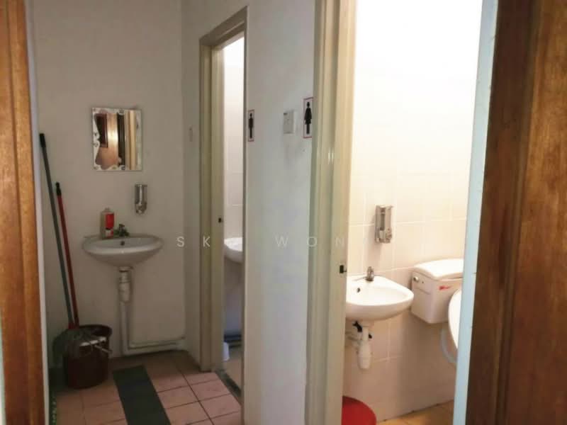 Shop / Office for Rent in Puchong (Selangor) - Sky Wong - Bathroom - PropertyGuru.com.my
