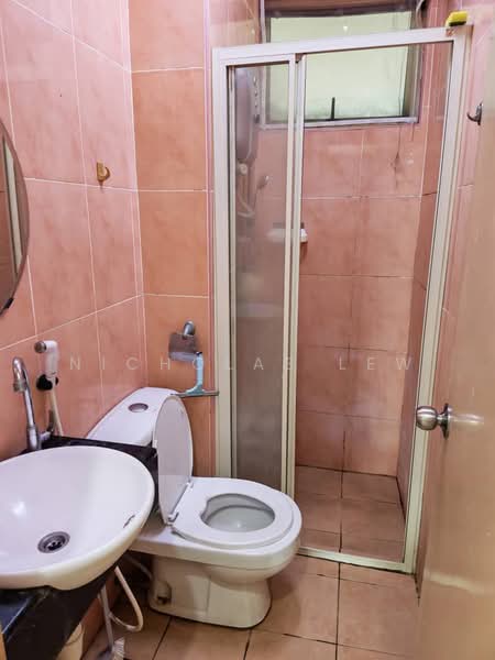 Kondominium untuk Disewa di East Lake Residence - Nicholas Lew - Bathroom - PropertyGuru.com.my