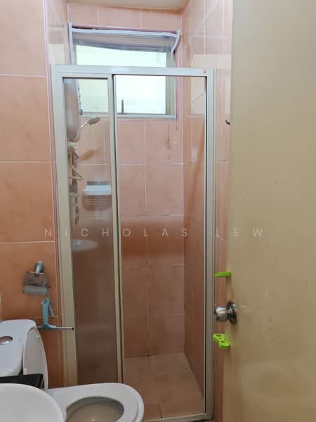 Kondominium untuk Disewa di East Lake Residence - Nicholas Lew - Bathroom - PropertyGuru.com.my