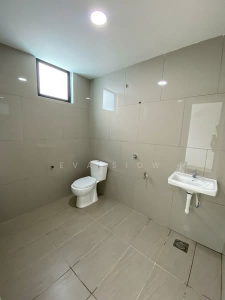 Semi-Detached House for Sale in Taman Majidee (Johor Bahru) - Eva Siow - Bathroom - PropertyGuru.com.my