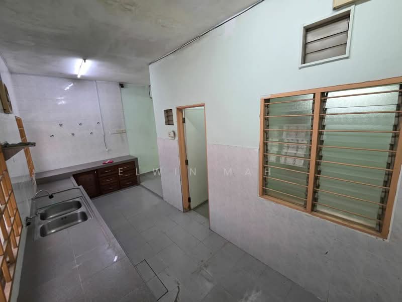2-storey Terraced House for Sale in Bukit Beruntung (Serendah) - Elwin Mah - Kitchen - PropertyGuru.com.my