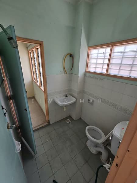 2-storey Terraced House for Sale in Bukit Beruntung (Serendah) - Elwin Mah - Bathroom - PropertyGuru.com.my