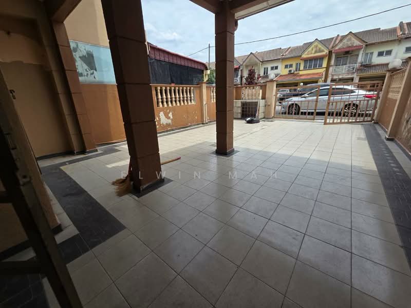 2-storey Terraced House for Sale in Bukit Beruntung (Serendah) - Elwin Mah - Exterior - PropertyGuru.com.my