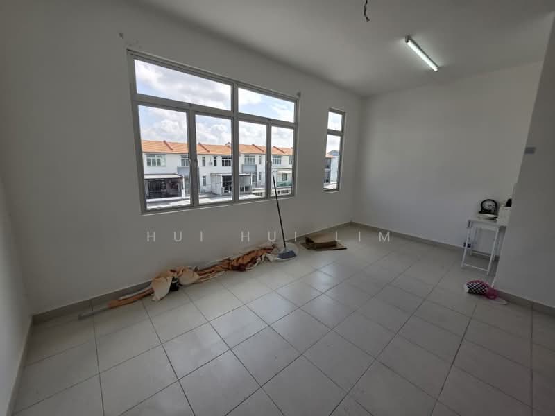 Rumah Teres 2.5 Tingkat untuk Dijual di Skudai (Johor) - Hui Hui Lim - Living Room - PropertyGuru.com.my