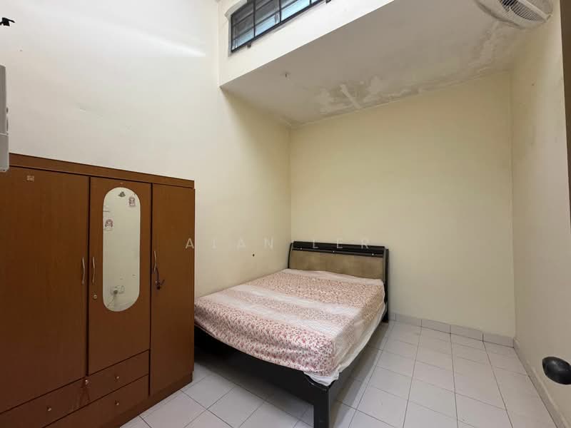 Rumah Teres 1 Tingkat untuk Dijual di Taman Pelangi Indah (Ulu Tiram) - Alan Ler - Bedroom - PropertyGuru.com.my