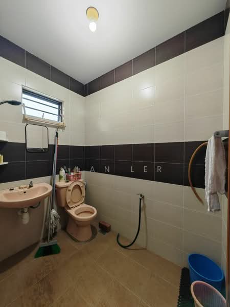 Rumah Teres 2 Tingkat untuk Dijual di Taman Pelangi (Johor Bahru) - Alan Ler - Bathroom - PropertyGuru.com.my