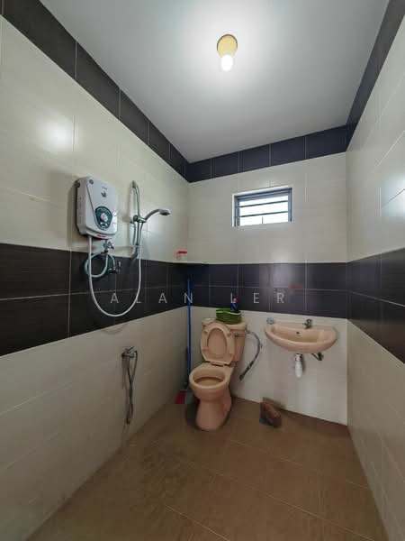 Rumah Teres 2 Tingkat untuk Dijual di Taman Pelangi (Johor Bahru) - Alan Ler - Bathroom - PropertyGuru.com.my