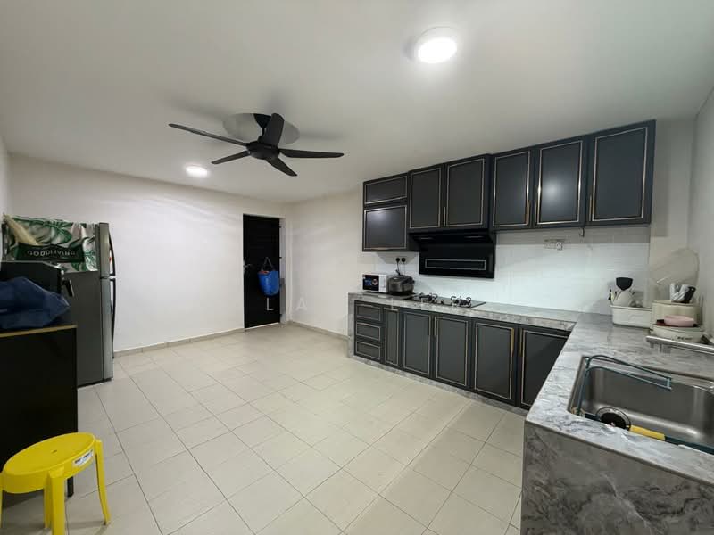 Rumah Teres 1 Tingkat untuk Dijual di Taman Puteri Wangsa (Ulu Tiram) - Alan Ler - Kitchen - PropertyGuru.com.my