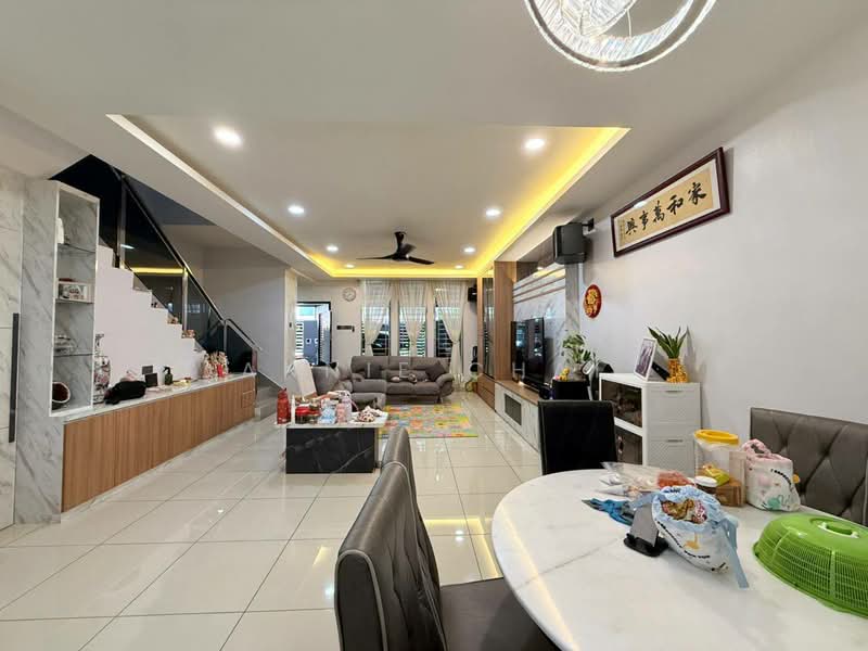 2-storey Terraced House for Sale in Taman Mutiara Rini (Skudai) - Annie Chai - Living Room - PropertyGuru.com.my