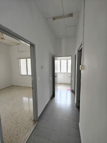 1-storey Terraced House for Rent in Taman Ungku Tun Aminah (Skudai) - YC Fung - Corridor - PropertyGuru.com.my
