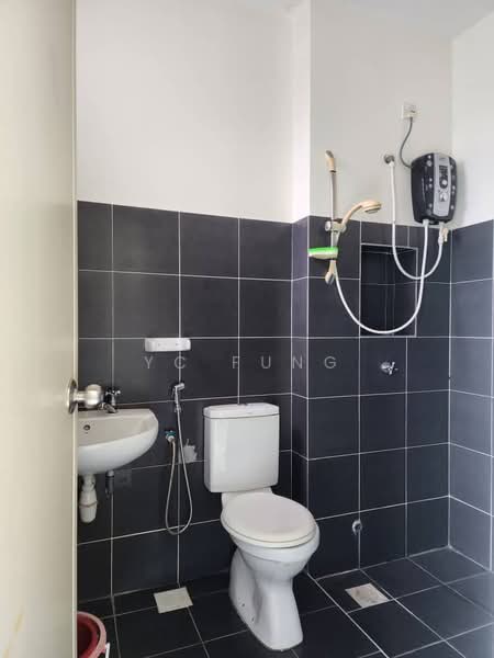 Rumah Teres 2 Tingkat untuk Disewa di Taman Mount Austin (Tebrau) - YC Fung - Bathroom - PropertyGuru.com.my