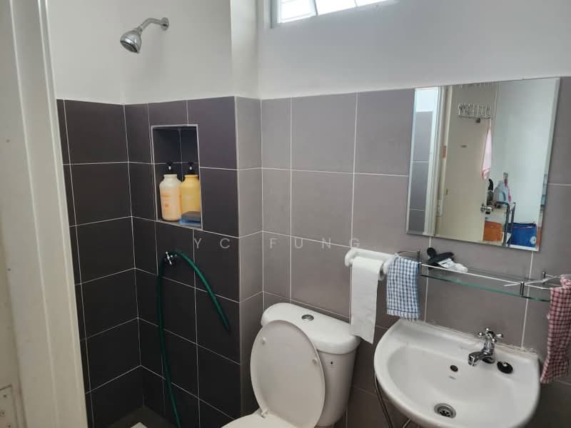 Rumah Teres 2 Tingkat untuk Disewa di Taman Mount Austin (Tebrau) - YC Fung - Bathroom - PropertyGuru.com.my