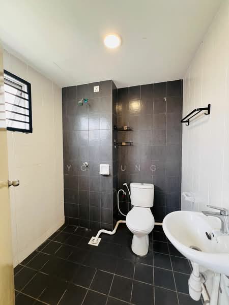 Kondominium untuk Disewa di Scott Towers @ Larkin JB - YC Fung - Bathroom - PropertyGuru.com.my