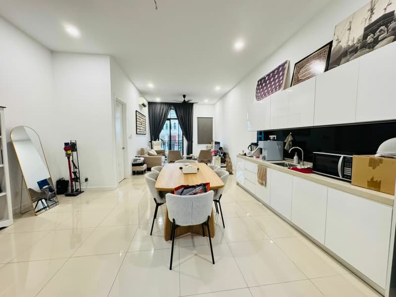 Condominium for Sale at Isle of Kamares - Chloe Chan - Living Room - PropertyGuru.com.my