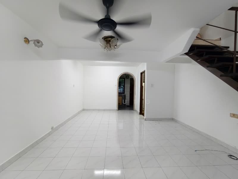 Rumah Teres 2 Tingkat untuk Disewa di Permas Jaya (Johor Bahru) - YC Fung - Living Room - PropertyGuru.com.my