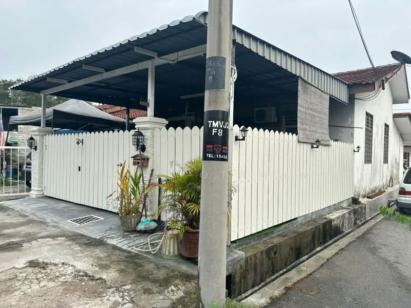 1-storey Terraced House for Sale in Lukut (Negeri Sembilan) - Azrul Othman - Exterior - PropertyGuru.com.my