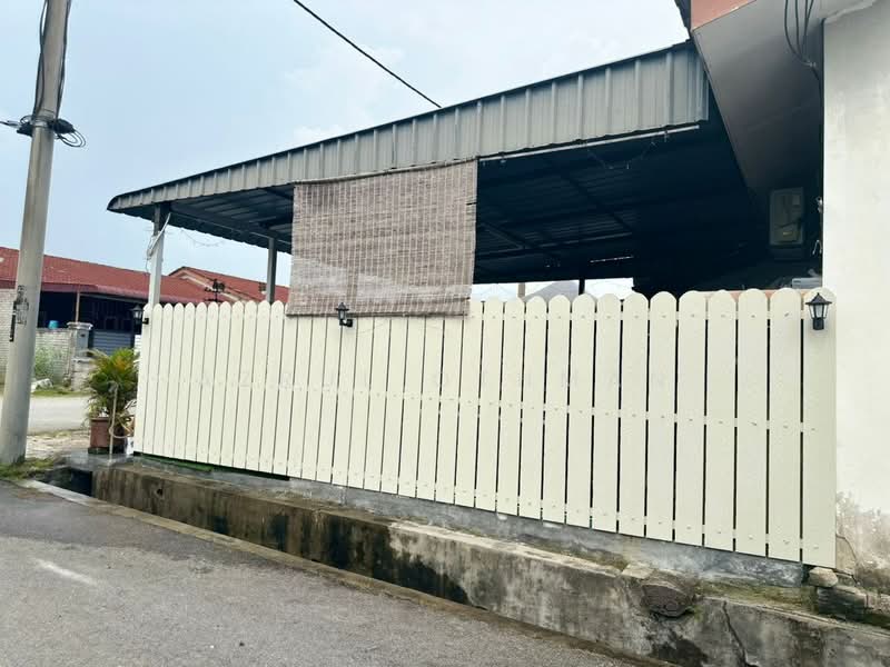 1-storey Terraced House for Sale in Lukut (Negeri Sembilan) - Azrul Othman - Exterior - PropertyGuru.com.my