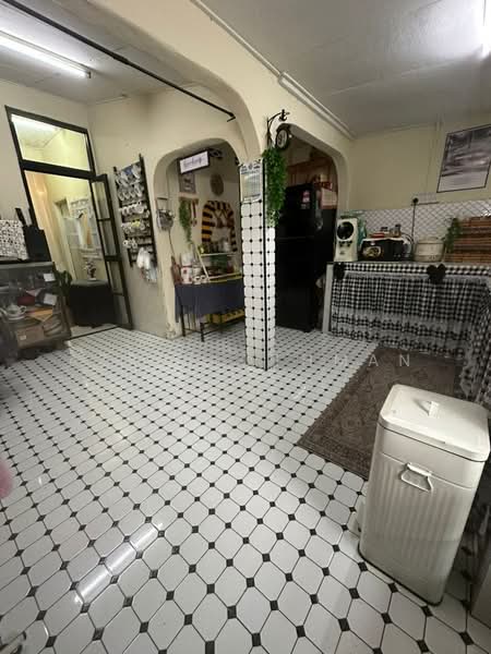 1-storey Terraced House for Sale in Lukut (Negeri Sembilan) - Azrul Othman - Kitchen - PropertyGuru.com.my
