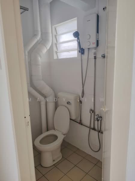 Apartment for Sale at Lakeview Apartments - Mandy Liew - Bathroom - PropertyGuru.com.my
